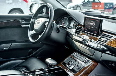 Седан Audi A8 2017 в 