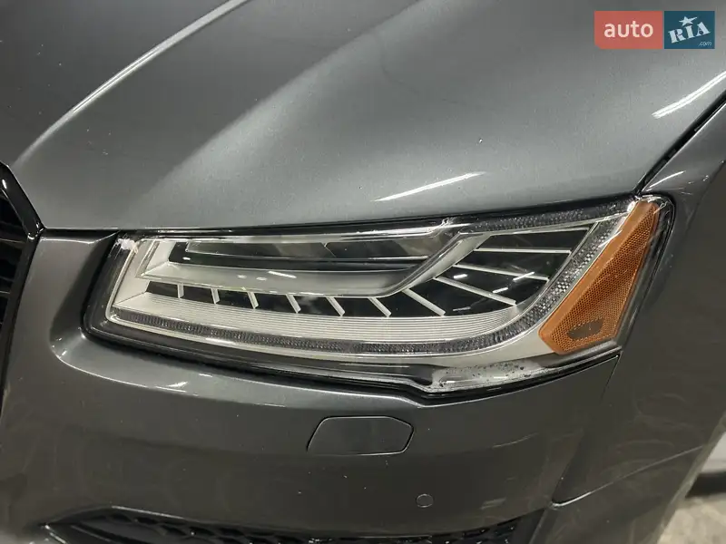 Седан Audi A8 2016 в 
