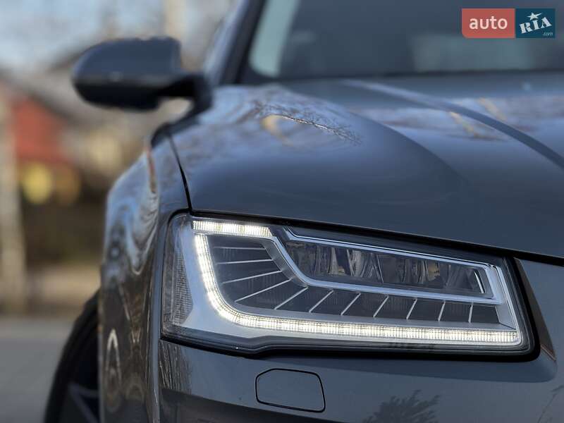 Седан Audi A8 2015 в Дрогобыче