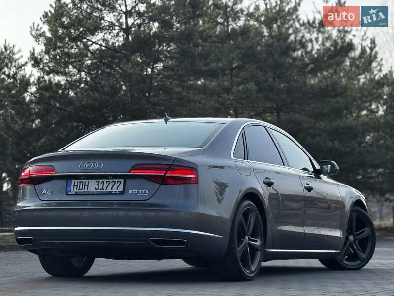 Седан Audi A8 2015 в Дрогобыче