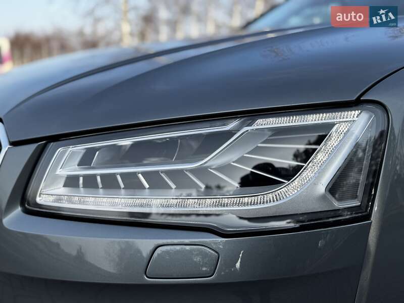 Седан Audi A8 2015 в Дрогобыче