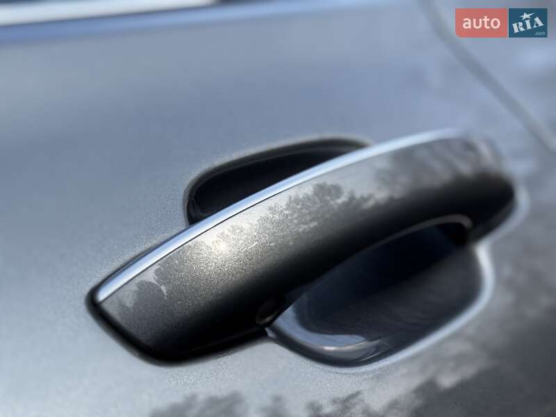 Седан Audi A8 2015 в Дрогобыче
