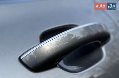 Седан Audi A8 2015 в 