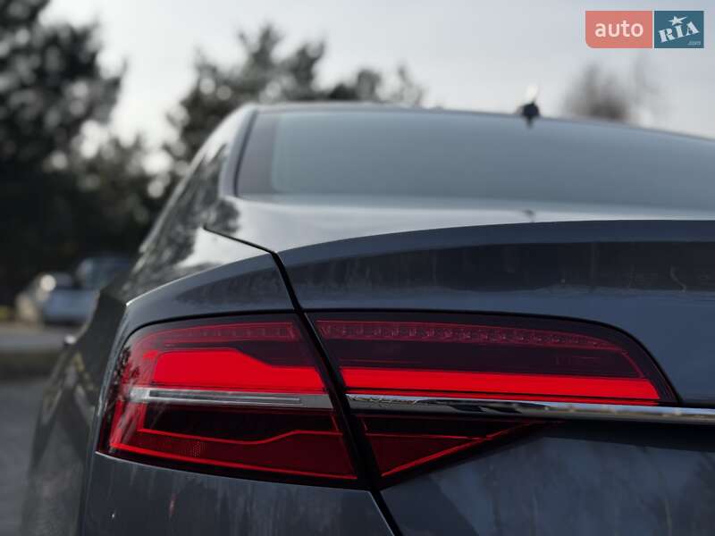 Седан Audi A8 2015 в Дрогобыче