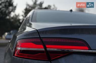 Седан Audi A8 2015 в 