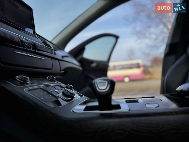 Седан Audi A8 2015 в Дрогобыче