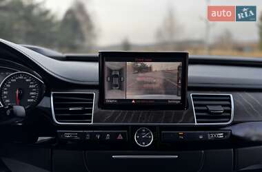 Седан Audi A8 2015 в 