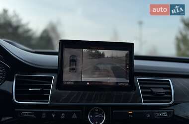 Седан Audi A8 2015 в 