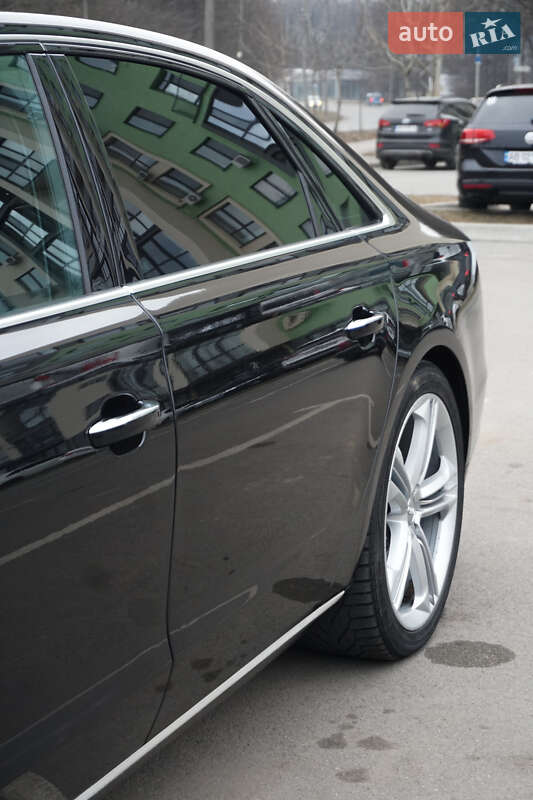 Седан Audi A8 2014 в Виннице
