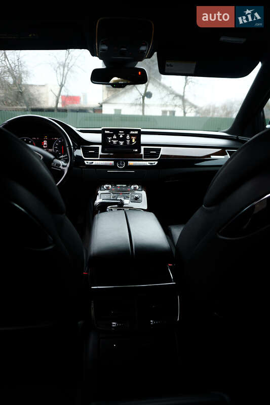 Седан Audi A8 2014 в Виннице