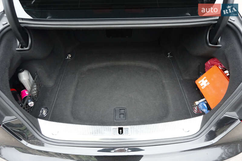 Седан Audi A8 2014 в Виннице