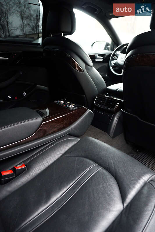 Седан Audi A8 2014 в Виннице