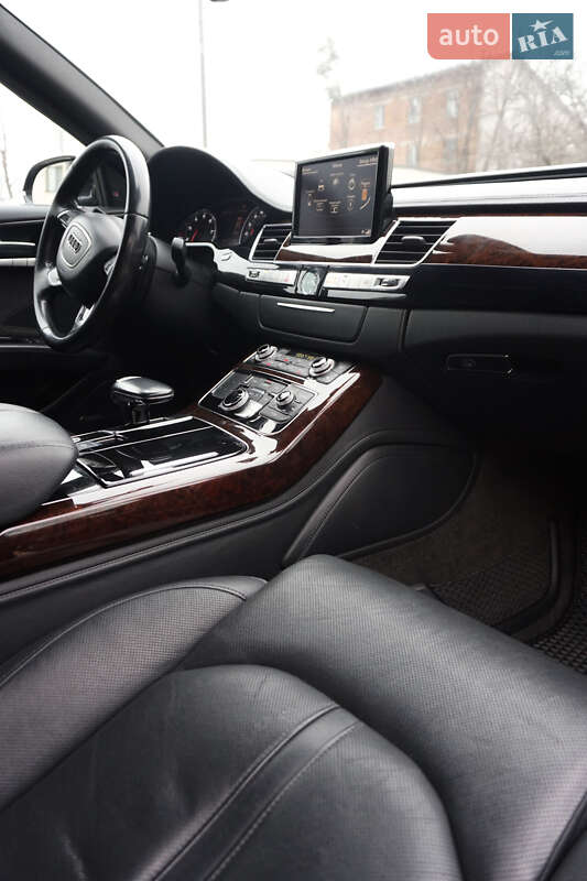 Седан Audi A8 2014 в Виннице