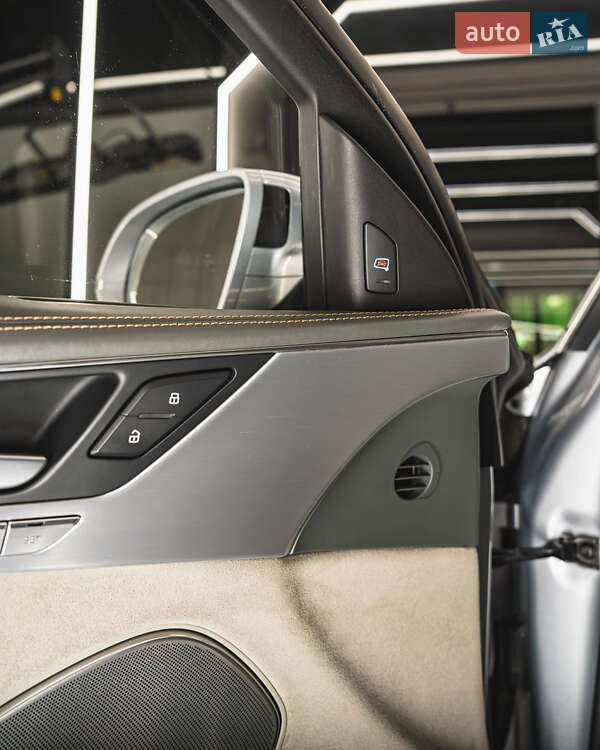 Седан Audi A8 2014 в Киеве