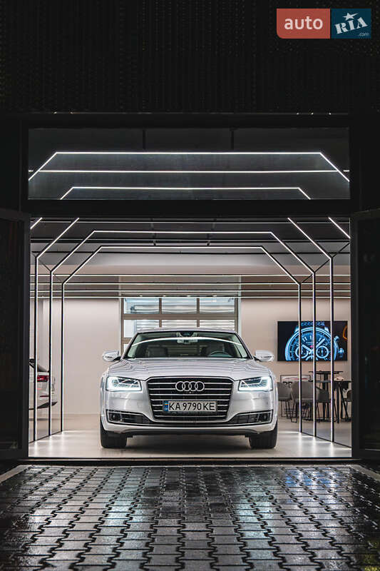 Седан Audi A8 2014 в Киеве