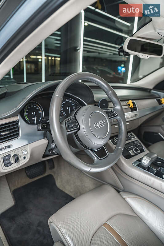 Седан Audi A8 2014 в Києві фото 33 Седан Audi A8 2014 в Києві