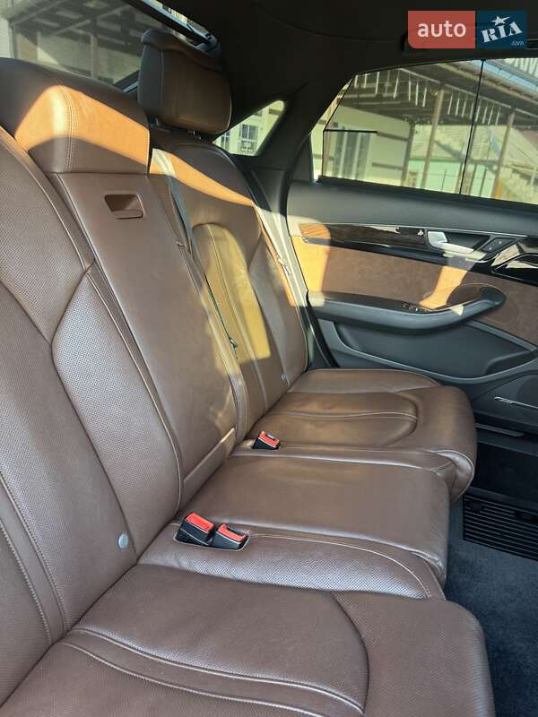 Седан Audi A8 2015 в Могилев-Подольске