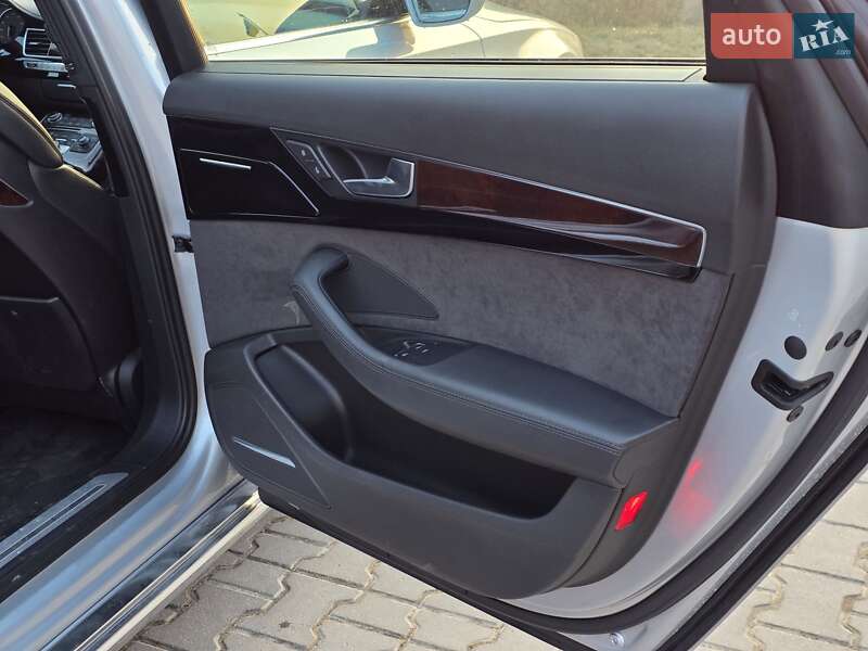 Седан Audi A8 2012 в Тернополе