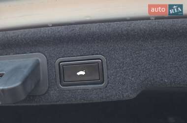 Седан Audi A8 2012 в Тернополе