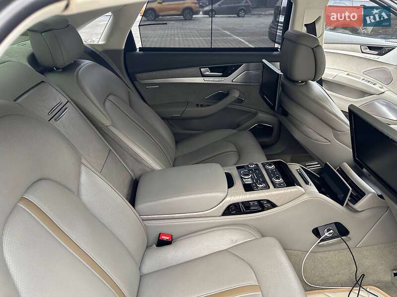 Седан Audi A8 2013 в 
