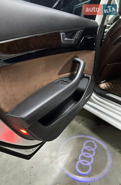 Седан Audi A8 2017 в 