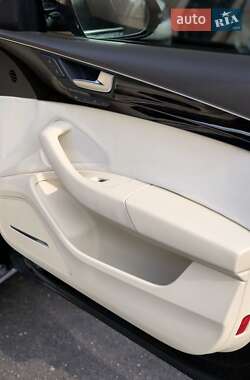 Седан Audi A8 2011 в 