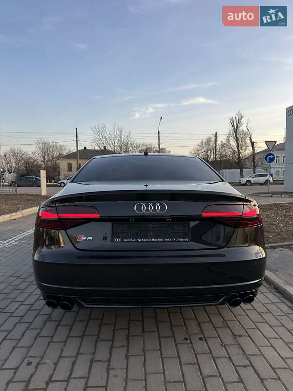 Седан Audi A8 2015 в Киеве