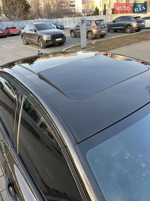 Седан Audi A8 2015 в Киеве