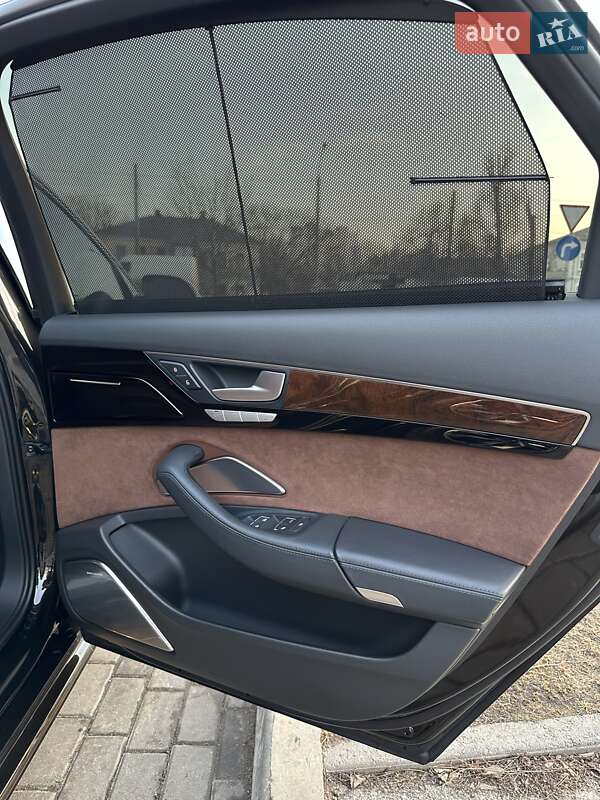 Седан Audi A8 2015 в Киеве