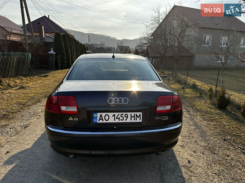 Седан Audi A8 2005 в Хусте