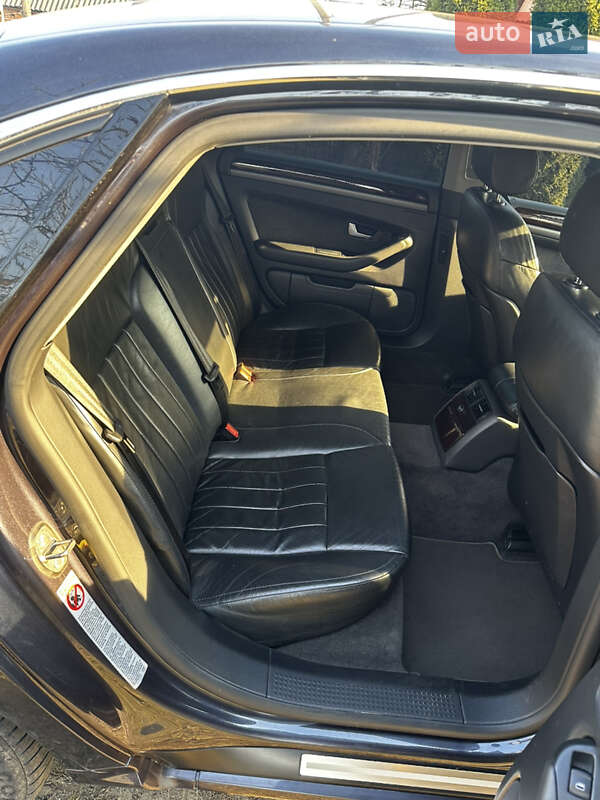 Седан Audi A8 2005 в Хусте