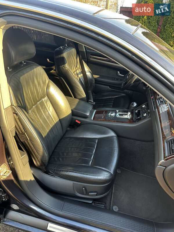Седан Audi A8 2005 в Хусте