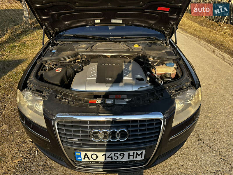 Седан Audi A8 2005 в Хусте