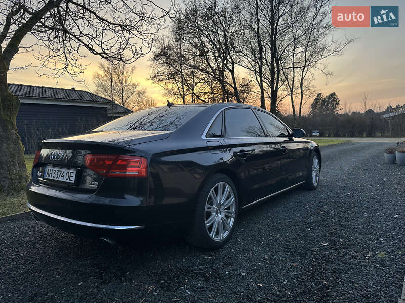 Седан Audi A8 2014 в Львове
