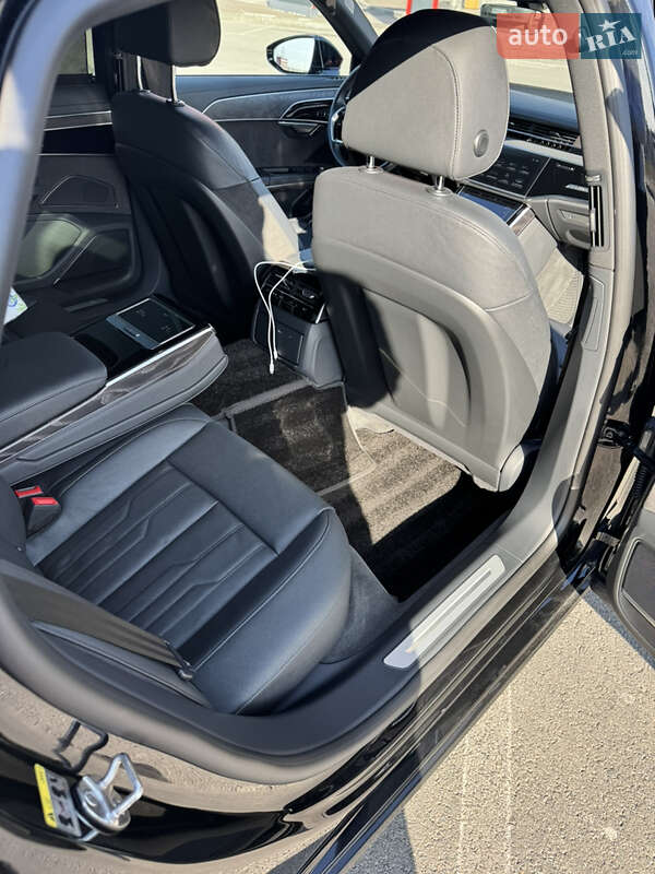 Седан Audi A8 2021 в Киеве