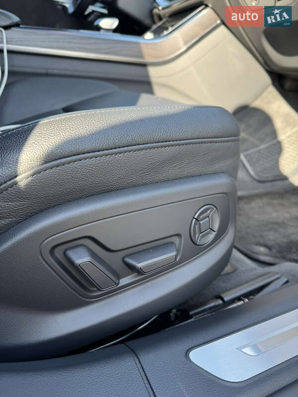Седан Audi A8 2021 в Киеве