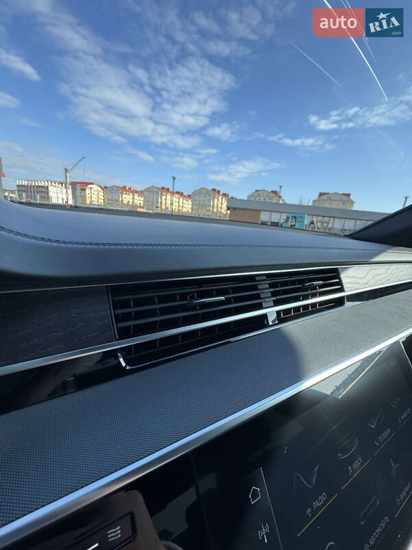 Седан Audi A8 2021 в Киеве