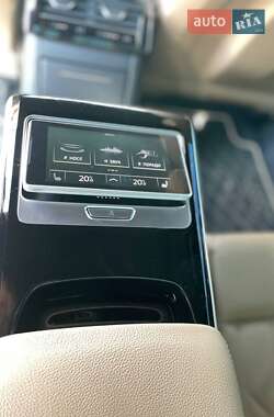Седан Audi A8 2021 в 