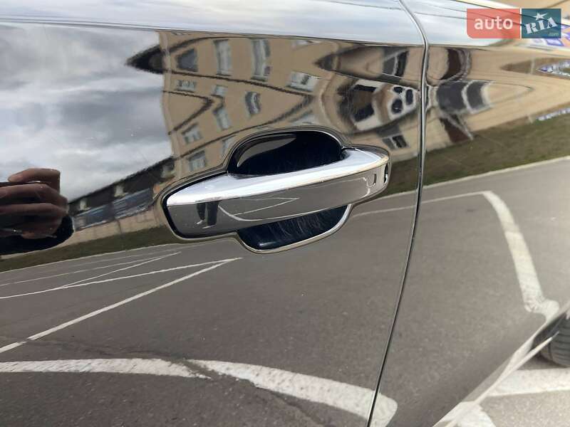 Седан Audi A8 2014 в Виннице