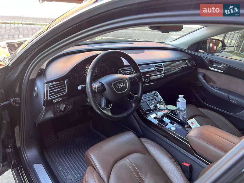 Седан Audi A8 2012 в Львове