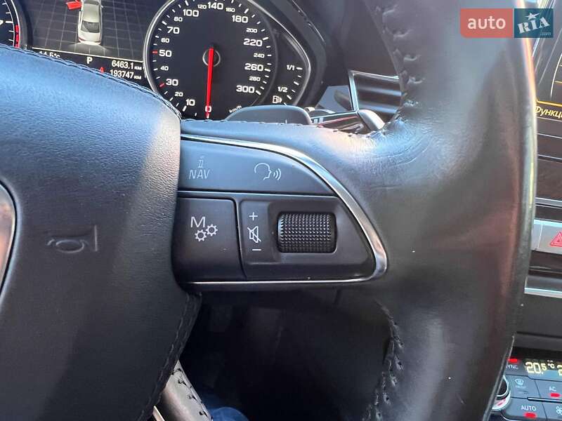 Седан Audi A8 2012 в Львове