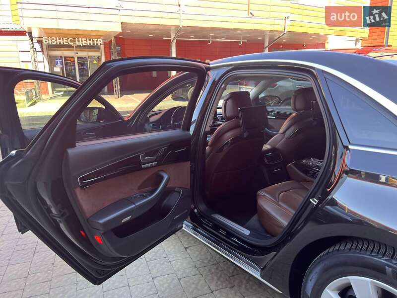 Седан Audi A8 2012 в Львове