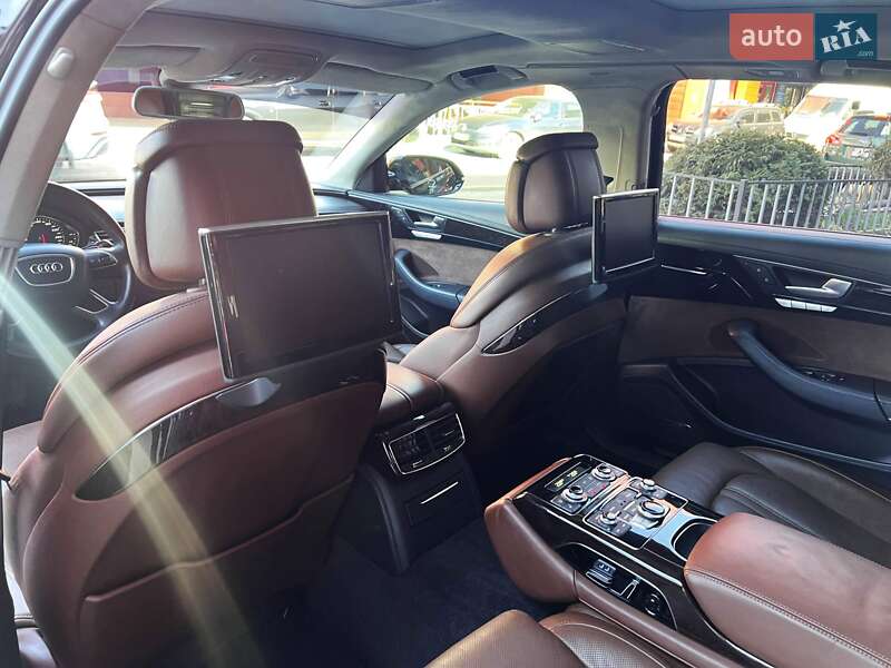 Седан Audi A8 2012 в Львове