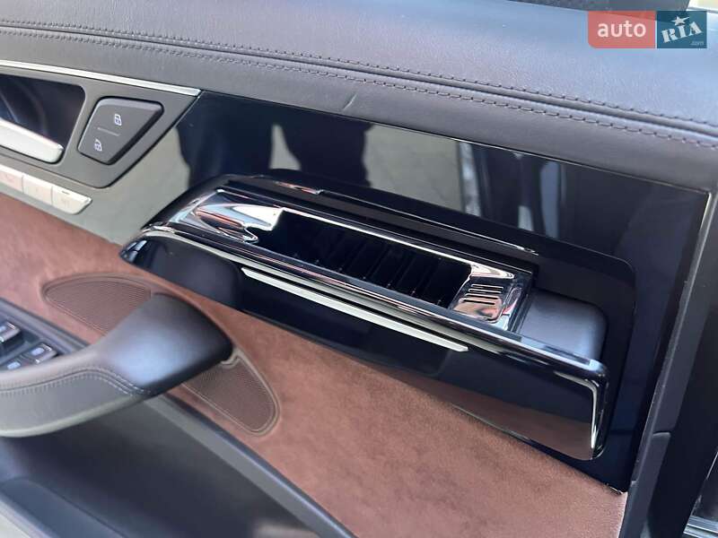 Седан Audi A8 2012 в Львове