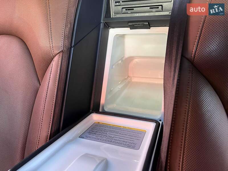 Седан Audi A8 2012 в Львове