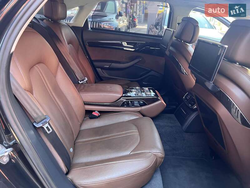 Седан Audi A8 2012 в Львове