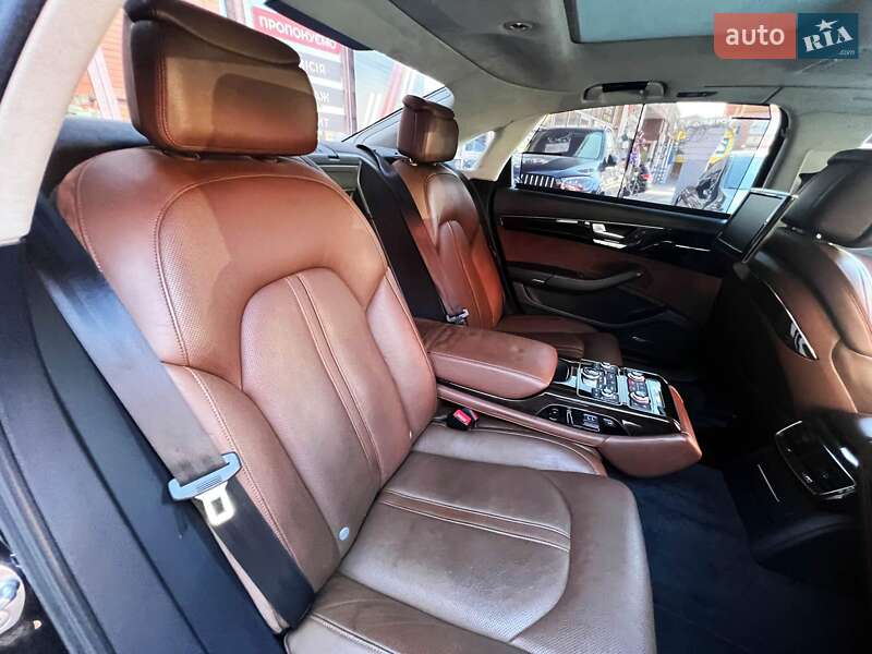 Седан Audi A8 2012 в Львове