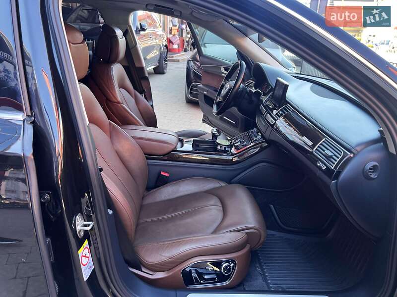 Седан Audi A8 2012 в Львове