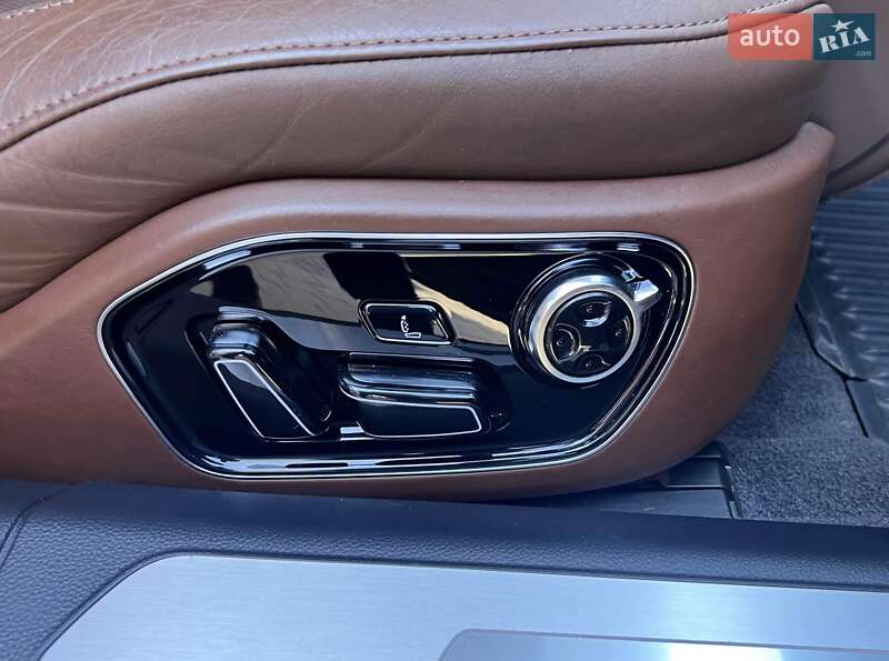 Седан Audi A8 2012 в Львове