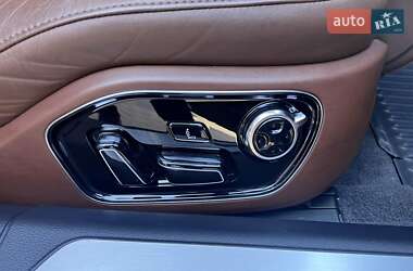 Седан Audi A8 2012 в 